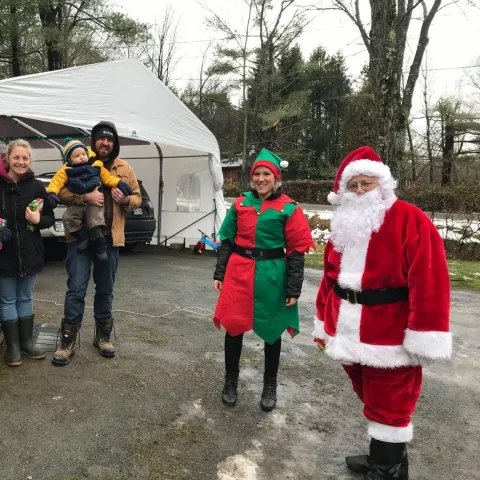 Visite du père Noel, ses lutins