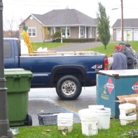 Bénévoles au travail à la journée Normand Maurice