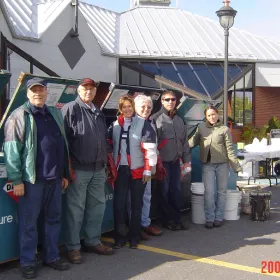 Bénévoles au travail à la journée Normand Maurice